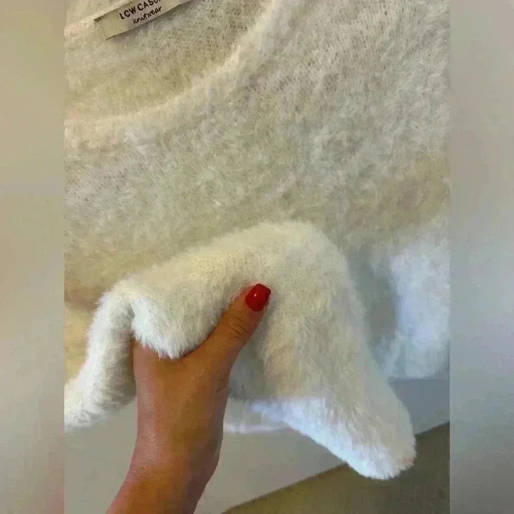 Fluffy Soft White Cropped Sweater Cozy Fuzzy Knit Size S/M - Picture 3 of 4